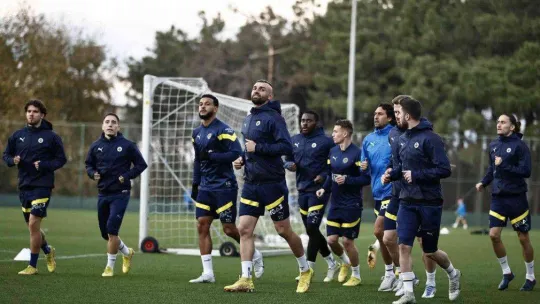 Fenerbahçe, İstanbulspor maçı için kampa girdi