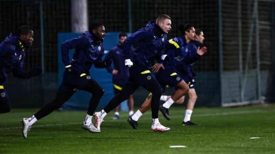 Fenerbahçe, İstanbulspor maçı öncesi kampa girdi
