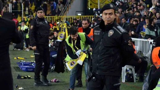 Fenerbahçe taraftarından anlamlı pankart