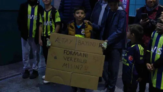 Fenerbahçe'yi Esenboğa Havalimanı'nda taraftarı karşıladı