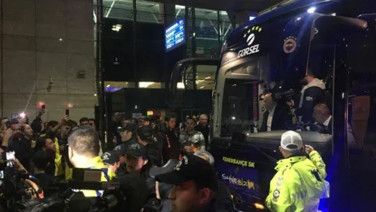 Fenerbahçe'yi Esenboğa Havalimanı'nda taraftarı karşıladı