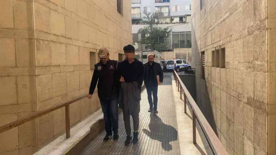 Feribotu kaçırdığı için bomba ihbarı yapan bir kişi adliyeye sevk edildi