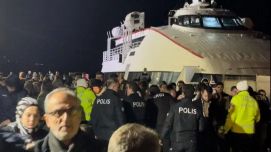 Feribotu kaçırdığı için bomba ihbarı yapan bir kişi adliyeye sevk edildi