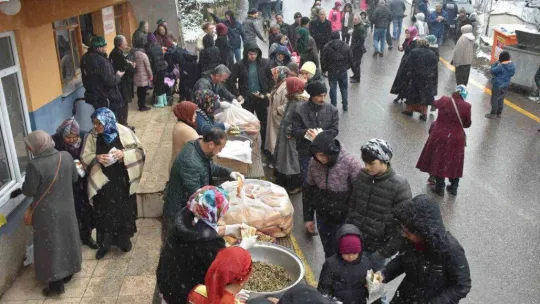 Festivalde 1 ton hamsi pişti, 7'den 70'e yüzler güldü