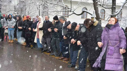 Festivalde 1 ton hamsi pişti, 7'den 70'e yüzler güldü