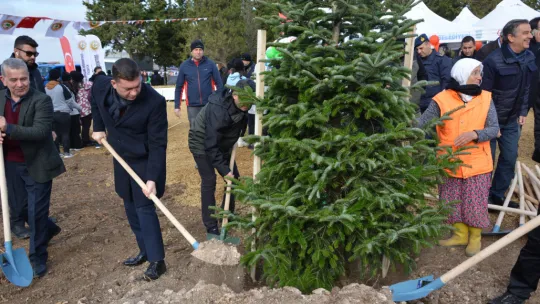 Geleceğe Nefes için Silivri'de fidanlar toprakla buluştu