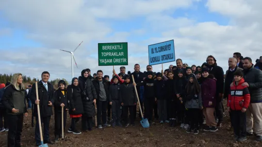 Geleceğe Nefes için Silivri'de fidanlar toprakla buluştu