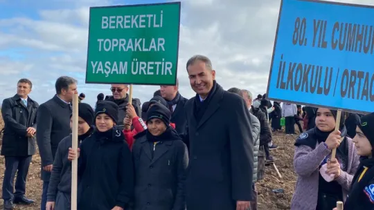 Geleceğe Nefes için Silivri'de fidanlar toprakla buluştu