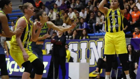 FIBA Kadınlar Avrupa Ligi: Fenerbahçe Alagöz Holding: 82 - ZVVZ USK Prag: 72