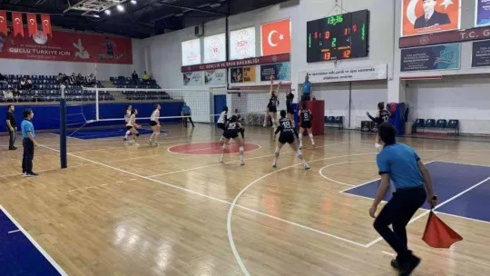 Filenin şimşekleri set vermedi