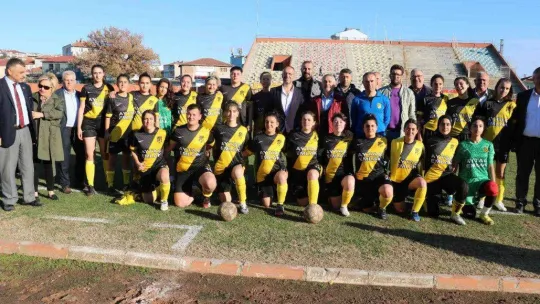Filibe ve Edirne'nin kadın futbolcuları kıyasıya mücadele etti