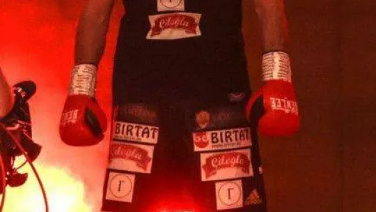 Fırat Arslan'ın rakibi havlu attı