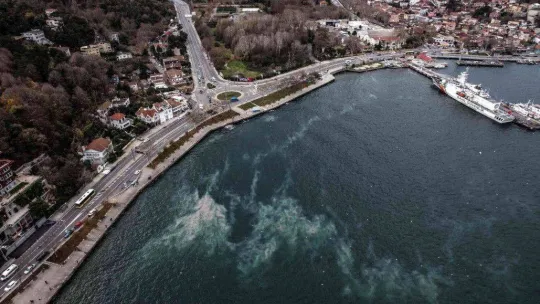 Fırtına ile Sarıyer sahillerinde oluşan ilginç görüntü dron kamerasına yansıdı