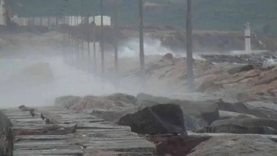 Fırtına nedeni ile tüm gemi seferleri iptal edildi