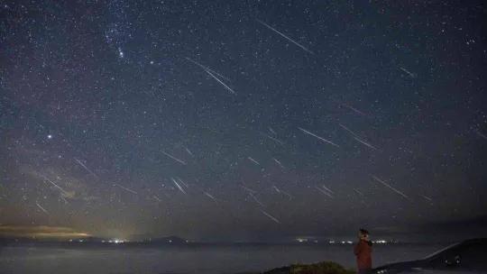 Fotoğraf sanatçısı İsa Turan Geminids meteor yağmurunda eşsiz görüntüler yakaladı