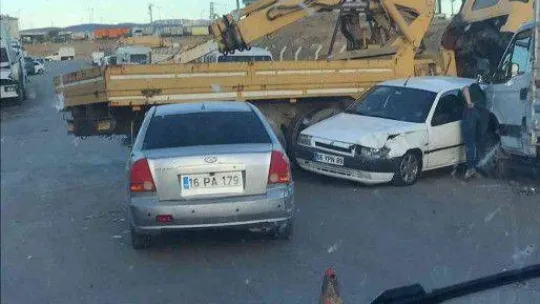 Freni boşalan vinç dehşet saçtı