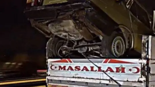 FSM Köprüsü'nde ilginç anlar: Kamyonetin kasasında araba taşıdılar