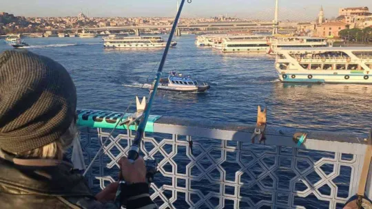 Galata Köprüsü ve Atatürk Köprüsü'nde amatör balıkçılar denetlendi