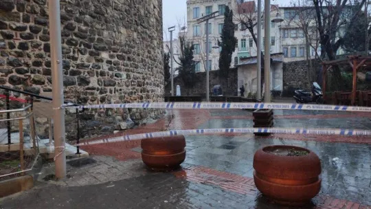 Galata Kulesi'ndeki demirler rüzgardan hasar gördü