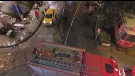 Galata Kulesi'nin korkulukları şiddetli rüzgar nedeniyle koptu