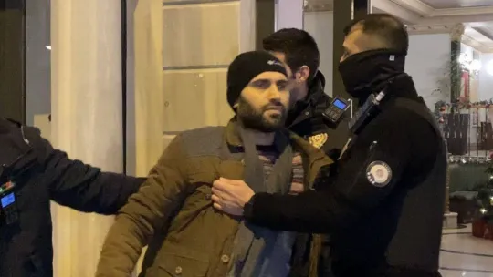 Galata Kulesi önünde şüpheli paket paniğe neden oldu, kafeler boşaltıldı