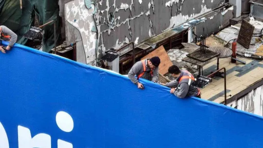 Galatasaray Adası'nın atıl kısmı reklam panolarıyla kapatıldı