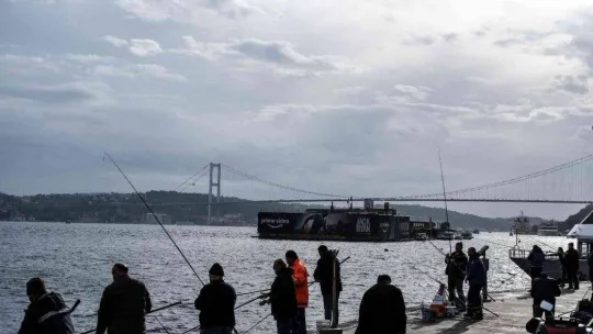 Galatasaray Adası'nın atıl kısmı reklam panolarıyla kapatıldı