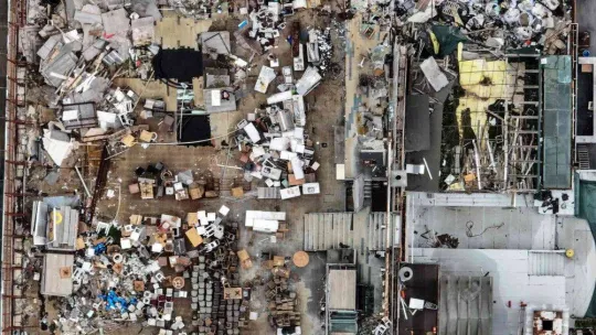 Galatasaray Adası'nın atıl kısmı reklam panolarıyla kapatıldı