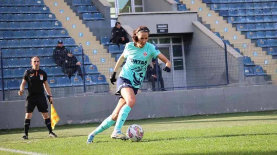 Galatasaray'ı 1-0 yenen FOMGET, ilk yarıyı lider tamamladı