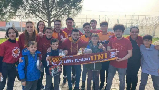 Galatasaray taraftarları köy çocuklarını sevindirdi