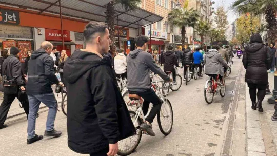 Gaziosmanpaşa'da 'kadına yönelik şiddete karşı' yürüyüş düzenlendi