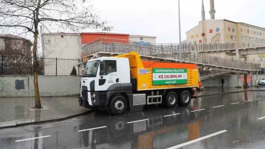 Gaziosmanpaşa'da ekipler karla mücadeleye hazır