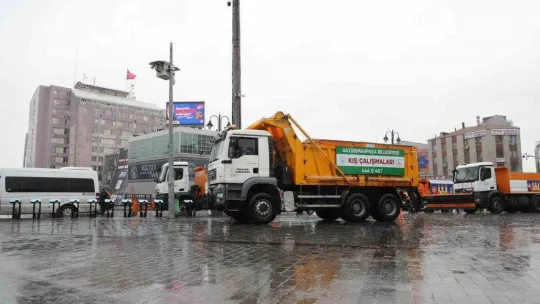 Gaziosmanpaşa'da ekipler karla mücadeleye hazır