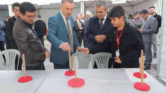 Gaziosmanpaşalı öğrenciler '2. Küçük Buluşlar Büyük Dünyalar Bilim Şenliği'nde bir araya geldi