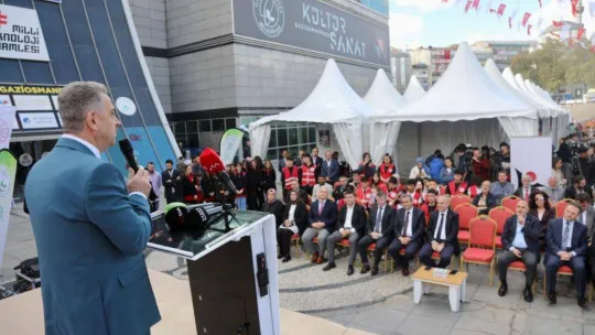 Gaziosmanpaşalı öğrenciler '2. Küçük Buluşlar Büyük Dünyalar Bilim Şenliği'nde bir araya geldi