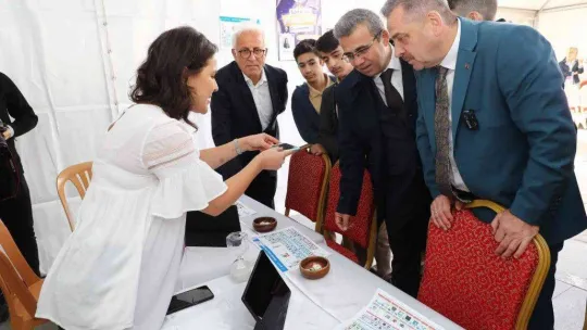 Gaziosmanpaşalı öğrenciler '2. Küçük Buluşlar Büyük Dünyalar Bilim Şenliği'nde bir araya geldi