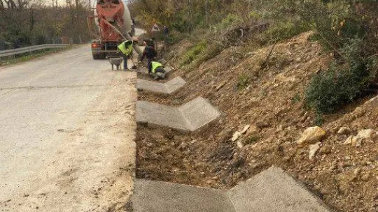 Gebze'de köy yolları V kanal imalatı ile korunuyor