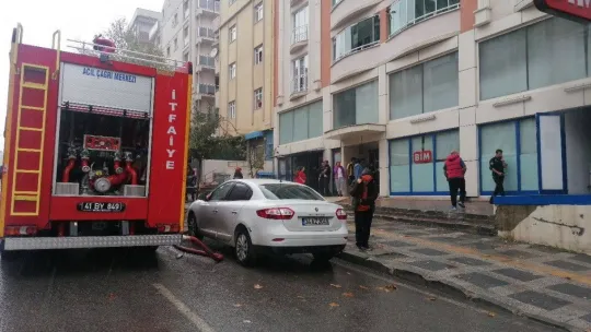 Gebze'de zincir marketin deposunda çıkan yangın korkuttu