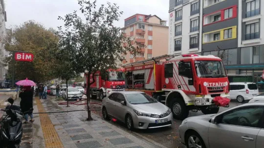 Gebze'de zincir marketin deposunda çıkan yangın korkuttu