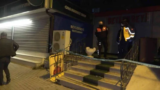 Gece kulübüne giden müşteri, tartıştığı 3 çalışanı tabancayla vurdu