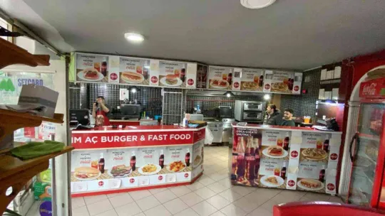 Gece vakti içeri girdi: Hem motosikleti hem kaskı çaldı