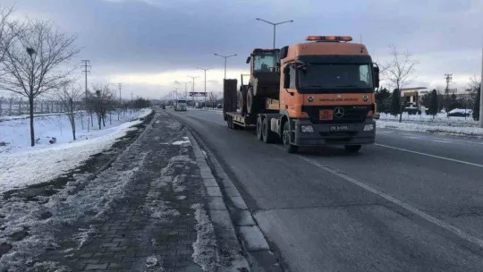 Geçiş güzergahı Konya'da yardım tırı yoğunluğu