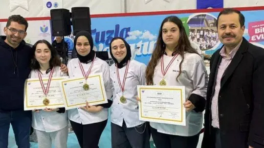 Geleceğin aşçıları mutfakta hünerlerini sergiledi, 3 ödülle kente döndü