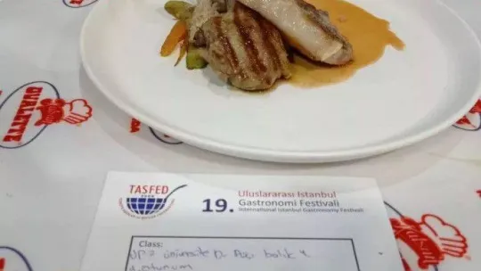 Geleceğin aşçıları mutfakta hünerlerini sergiledi, 3 ödülle kente döndü