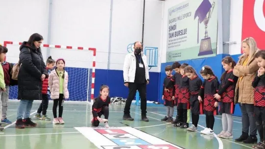 Geleneksel çocuk oyunları şenliği başladı