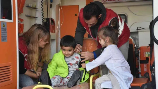 Gemlik'te anaokuluna öğrencileri sağlık hizmetleri hakkında bilgilendirildi