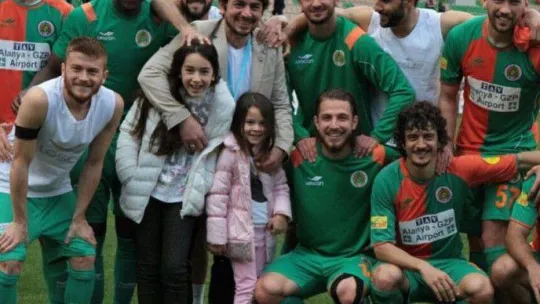 Genç futbolcu, Taner Savut'u anlatırken gözyaşlarına hakim olamadı