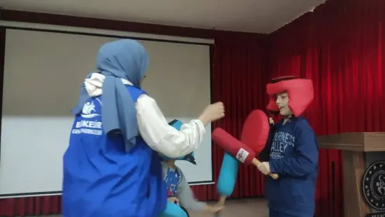 Gençler bir gününü özel çocuklara ayırdılar