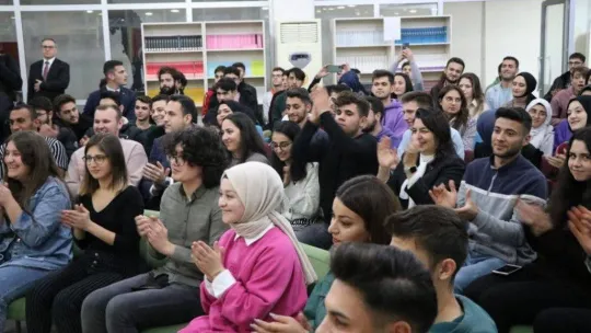 Gençler istedi, Bakan Akar Cumhurbaşkanı Erdoğan'ı telefonla aradı