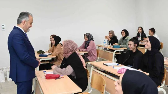 Gençler üniversiteye Bursa Büyükşehir'le hazırlanıyor